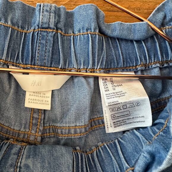 H&M denim elastic waist shorts size 12 - Picture 2 of 8